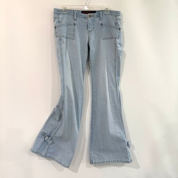 Vintage 90s Y2K Mudd Jeans Size 9 Low Rise Flare Bell Brass Buckle Light Wash - Picture 2 of 15